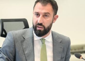 Ministri Krasniqi një letër dhe ftesë për kryeministren e Serbisë