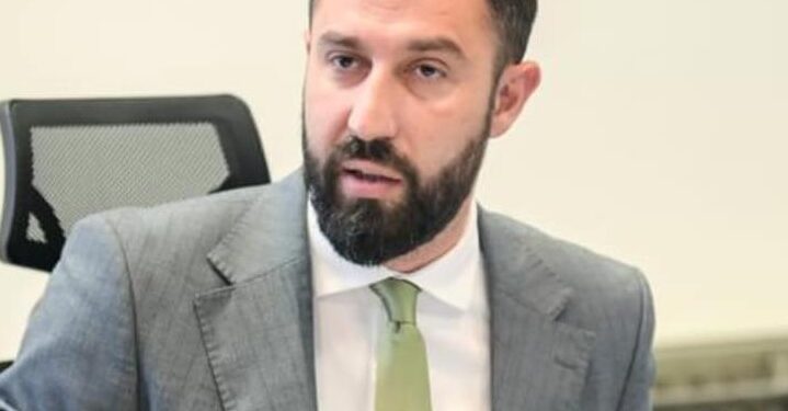 Ministri Krasniqi një letër dhe ftesë për kryeministren e Serbisë