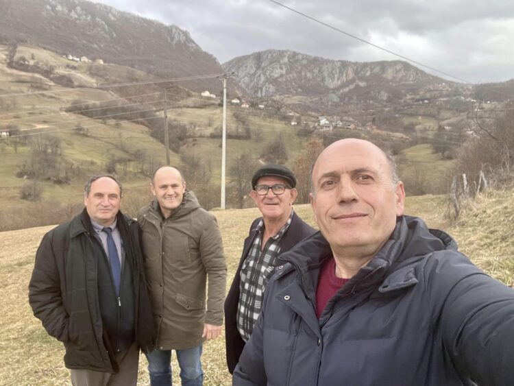 KËRKIME NGA KOSOVA NË BIHOR: VËLLEZËRIT BAJRAKTARI GJETËN VARRIN E GJYSHIT TË TYRE QË RA DËSHMOR PARA  80 VITEVE