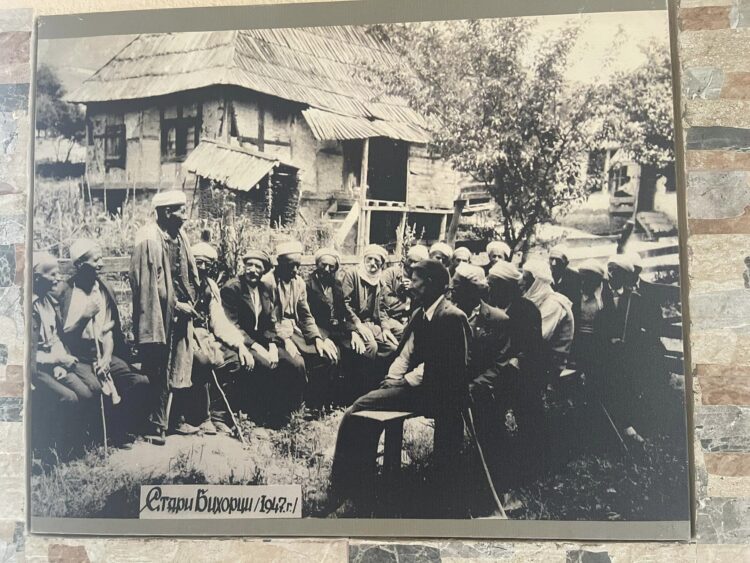 KËRKIME NGA KOSOVA NË BIHOR: VËLLEZËRIT BAJRAKTARI GJETËN VARRIN E GJYSHIT TË TYRE QË RA DËSHMOR PARA  80 VITEVE