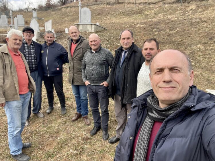 KËRKIME NGA KOSOVA NË BIHOR: VËLLEZËRIT BAJRAKTARI GJETËN VARRIN E GJYSHIT TË TYRE QË RA DËSHMOR PARA  80 VITEVE