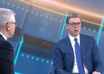 Moderatori e ‘provokon’ me pyetje për Kosovën, Vuçiq përgjigjet me cinizëm: “Kënaqësi, nuk di, asgjë e bukur …” (video)