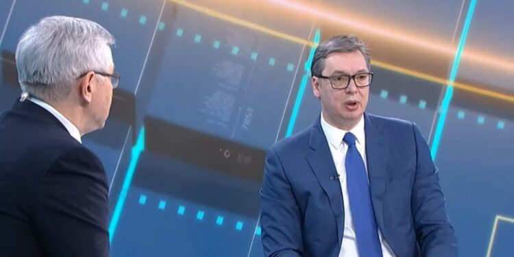 Moderatori e ‘provokon’ me pyetje për Kosovën, Vuçiq përgjigjet me cinizëm: “Kënaqësi, nuk di, asgjë e bukur …” (video)