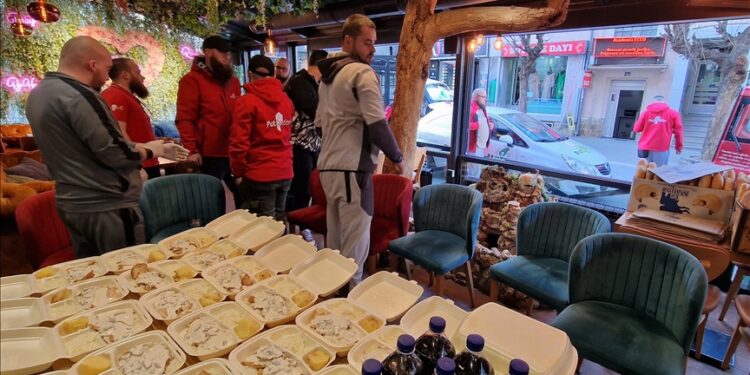 Tre organizata humanitare nga Novi Pazari shpërndajnë rreth 600 iftare çdo ditë