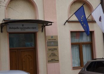 Liderët boshnjak ftojnë prindërit që fëmijët e tyre të zhvillojnë mësimin në gjuhën e tyre amtare !