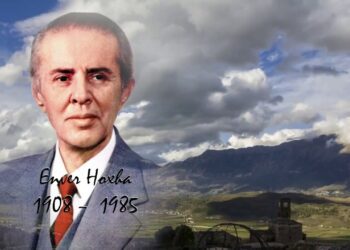 Paradokse shqiptare: Enver Hoxha (1908-1985) nderohet e respektohet në Kosovë, asnjë fjalë e keqe për Josip Broz Titon në Shqipëri, prej vitit 1991