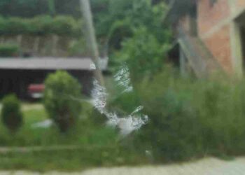 Sulmohet vetura me ekipin e REL-it në Zubin Potok