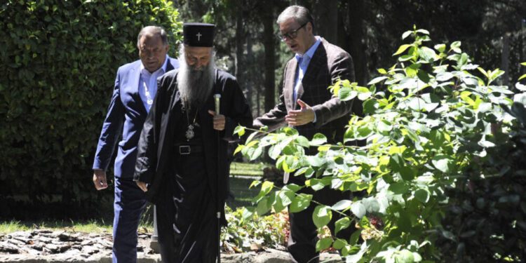 Posle sastanka sa Stoltenbergom Vučić opet iza zatvorenih vrata sa patrijarhom i Dodikom: Brifing, skrivanje ili marketing?