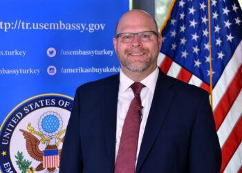 Hovenier-Listës Serbe: E dimë saktësisht ku është kufiri, ju jeni parti opozitare e Kosovës së pavarur