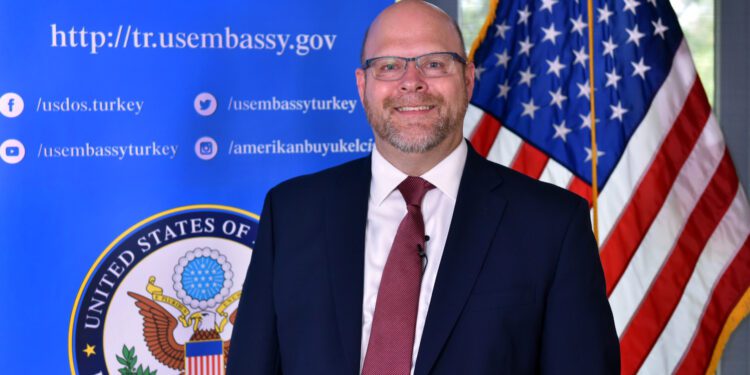 Hovenier-Listës Serbe: E dimë saktësisht ku është kufiri, ju jeni parti opozitare e Kosovës së pavarur