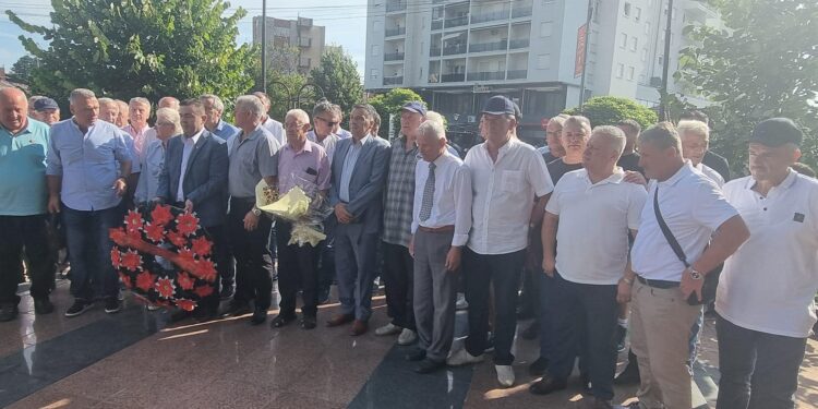 Shoqata „Salih Çekaj“ nga Zvicra  dhe Gjermania, nderojnë dëshmorët!