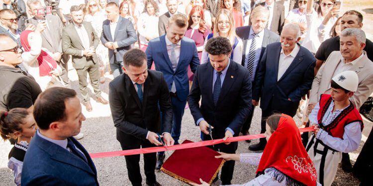 HAPJA SOLEMNE E SHKOLLËS SË RINOVUAR