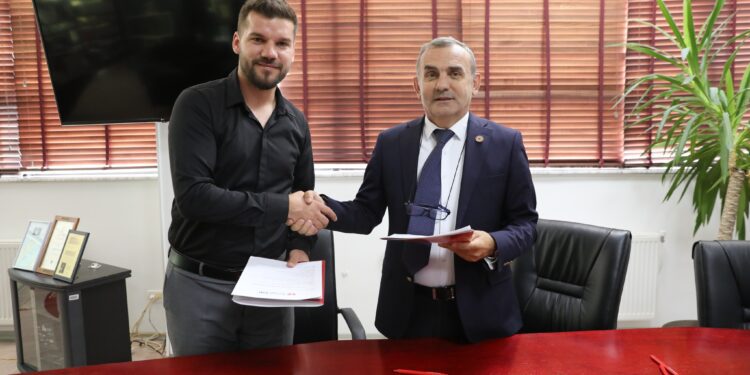 Kolegji AAB nënshkruan marrëveshje bashkëpunimi me Këshillin Kombëtar të Shqiptarëve në Serbi