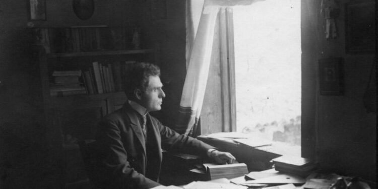 MID’HAT FRASHËRI: SHUMË FËMIJË SHQIPTARË NUK DINË GJUHËN E TYRE