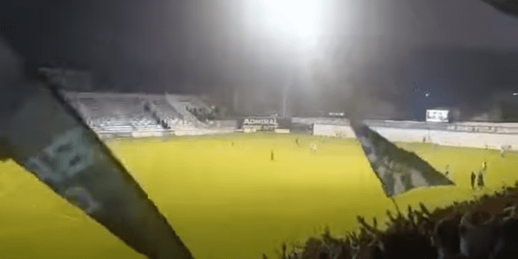 Në stadiumin “Aqif Blyta” në N. Pazar, brohoritje Albin Kurti , Albin Kurti..