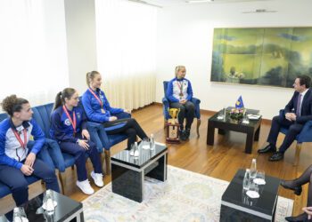 Kryeministri Kurti mirëpriti karateistet e Kosovës, fituese të medaljes së bronztë në Kampionatin Botëror të Karatesë