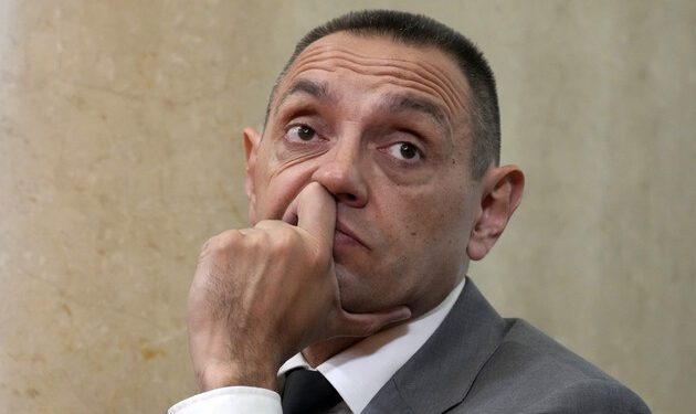 Vullin jep dorëheqje nga posti i drejtorit të inteligjencës së Serbisë