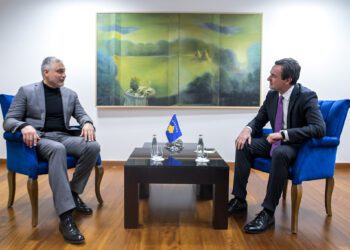 Kryeministri Kurti priti në takim politikanin liberal nga Serbia, Çedomir Jovanoviq