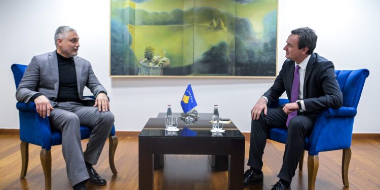 Kryeministri Kurti priti në takim politikanin liberal nga Serbia, Çedomir Jovanoviq