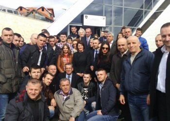 Sanxhakas me ish- Presidenten Atifete Jahjaga , në Prekaz