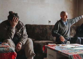 Ferizi e Mehremja, mbijetojnë me pensionin e Ferizit prej 100 eurosh. Fotografia: Qëndresa Kastrati.