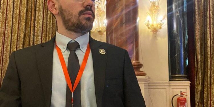Haki Ismaili nga Kosova shfaqet si Ambasador Global i Paqes në Kryeqytetin e Katarit, Doha