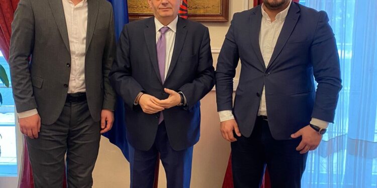 Lutfiu dhe Musliu vizitojnë ambasadorin Canaj në Beograd