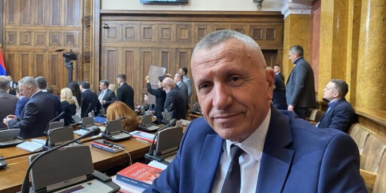 Kamberi: Paralajmërimi i Serbisë për shërbimin e detyrueshëm ushtarak duhet të refuzohet nga shqiptarët e Luginës