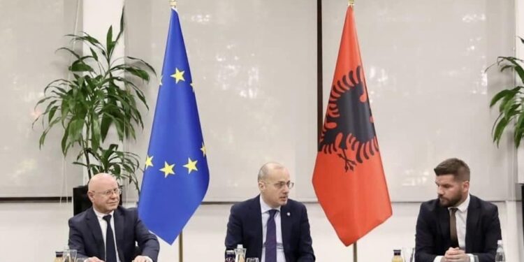 Lutfiu: siguron 30 bursa për vitin e ardhshëm për studentë që do të studiojnë në Shqipëri