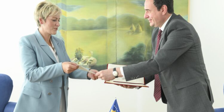 Sinani: Ftohen të gjithë nxënësit dhe familjet në nevojë në Luginën e Preshevës