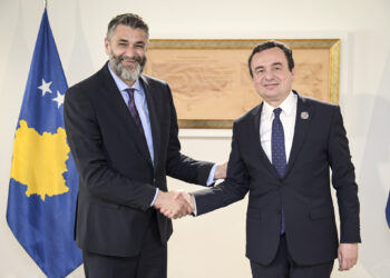 Kryeministri Kurti mirëpriti Drejtorin e Qendrës Memoriale të gjenocidit të Srebrenicës, Emir Suljagić