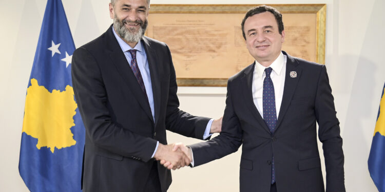 Kryeministri Kurti mirëpriti Drejtorin e Qendrës Memoriale të gjenocidit të Srebrenicës, Emir Suljagić