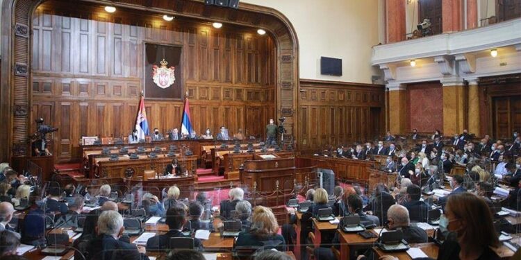 Kamberi, Kuçeviq dhe Shkrijel çojnë në Kuvendin serb rezolutën që dënon gjenocidi në Srebrenicë