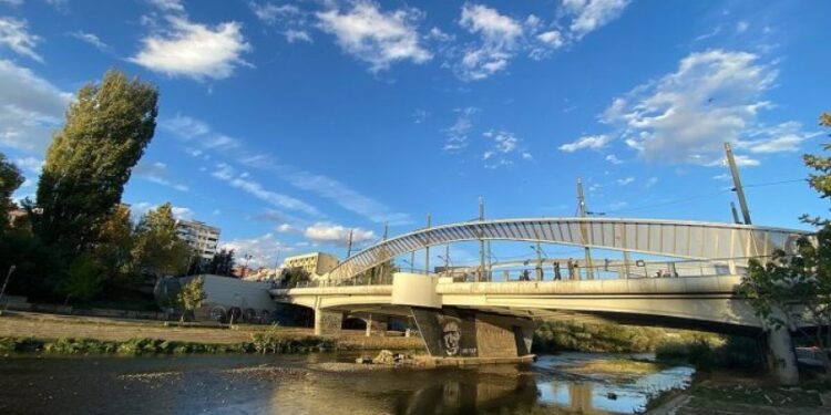 Paradoksi i mbajtjes mbyllur të Urës së Ibrit në çerekun e shekullit XXI!