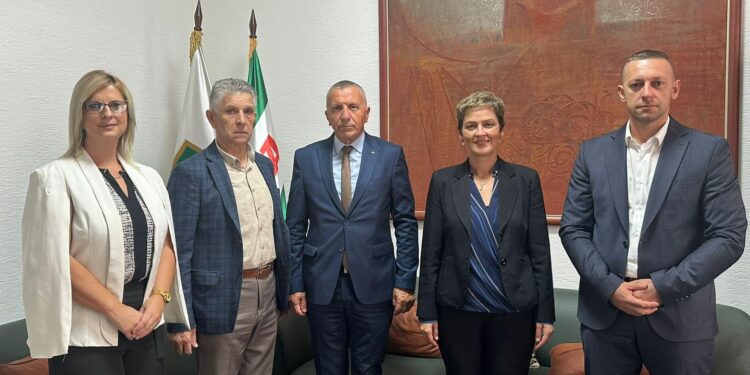 Kreu i PVD-së viziton liderin e Sanxhakut Dr. Sulejman Uglaninin