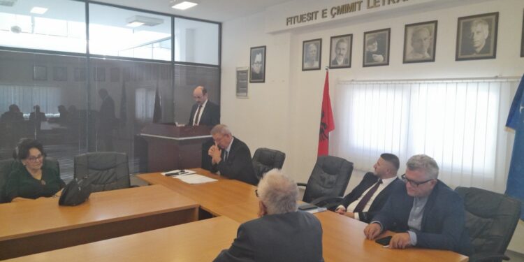 Në Gjilan u promovua libri “Qeverisja e Shqipërisë gjatë Luftës së Dytë Botërore (1939 – 1944),, i autorit Gjet Ndoj