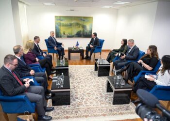 Uglanin e njofton Kurtin për betejën që partia e tij e zhvillon për Sanxhakun dhe të drejtat e njeriut