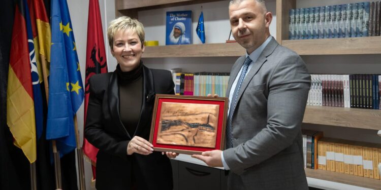 Kryetari i Këshilli Nacional Shqiptar Enkel Rexhepi, priti kryetaren e komunës së Preshevës   znj. Sinani!