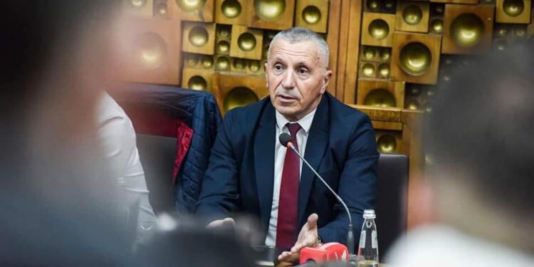 Dorëheqja e Milosh Vuçeviq: Shenjë Krize apo Strategji Politike?