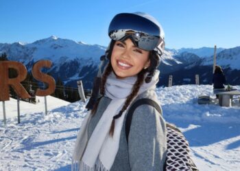 Këngëtarja Donna Dafi në skijim në Alpet zvicerane