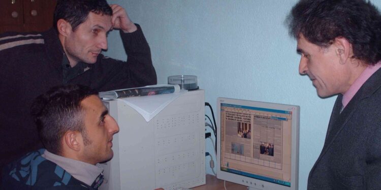 Kosovë, 21 Shkurt 2002: Gazeta historike Rilindja detyrimisht ndërpret botimin…