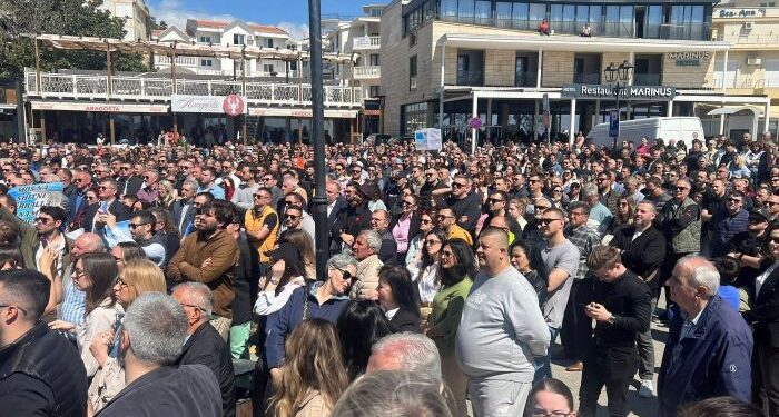 Protestë masive në Ulqin kundër shitjes dhe privatizimit të bregdetit