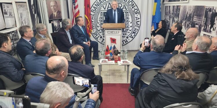 AMBASADORI WILLIAM WALKER NË VATRËN SHQIPTARE