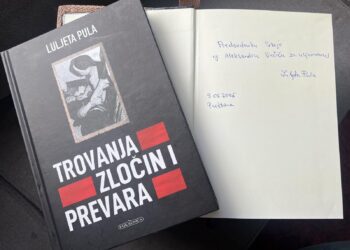 Libri kushtuar helmimeve “Trovanja, zločin i prevara” i dërgohet Aleksandar Vuçiqit