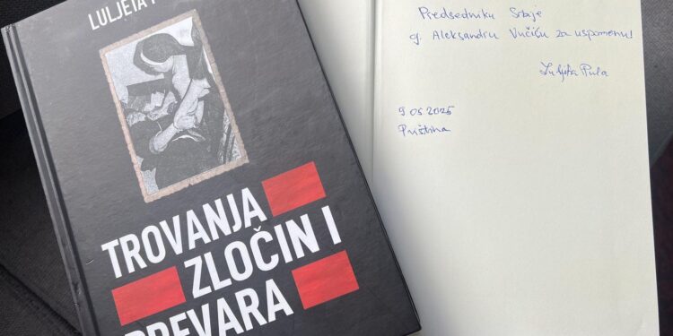 Libri kushtuar helmimeve “Trovanja, zločin i prevara” i dërgohet Aleksandar Vuçiqit