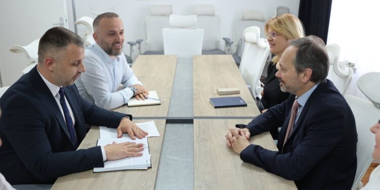 Enkel Rexhepi priti Ambasadorin e Delegacionit të Bashkimit Evropian në Serbi