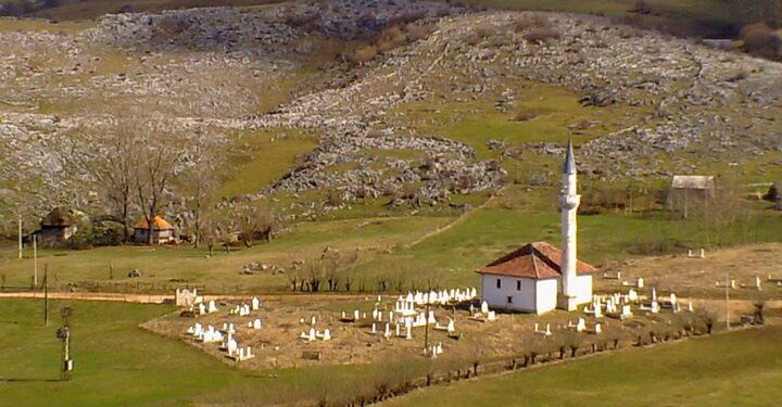 Zbulohet epitafi i fshehur në Ugëll të Peshterit në Sanxhak