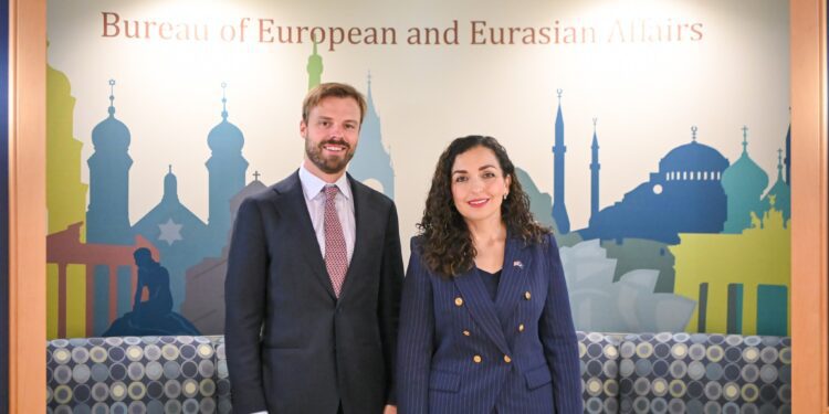 Presdetja Osmani-Sadriu takon Ndihmës Sekretarin e Shtetit në detyrë, Brendan Hanrahan!