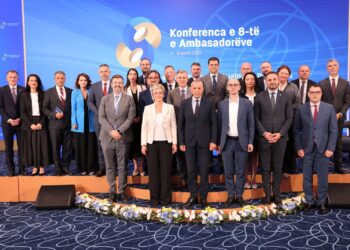 𝐊𝐨𝐧𝐟𝐞𝐫𝐞𝐧𝐜𝐚 𝐞 𝟖-𝐭𝐞̈ 𝐞 𝐀𝐦𝐛𝐚𝐬𝐚𝐝𝐨𝐫𝐞̈𝐯𝐞 – 𝐋𝐮𝐠𝐢𝐧𝐚 𝐞 𝐏𝐫𝐞𝐬𝐡𝐞𝐯𝐞̈𝐬 𝐧𝐞̈ 𝐟𝐨𝐤𝐮𝐬