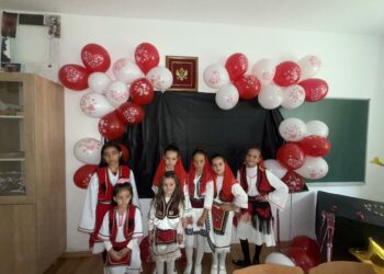 Shkolla shqipe në Dacaj kremton Ditën e shkollës!